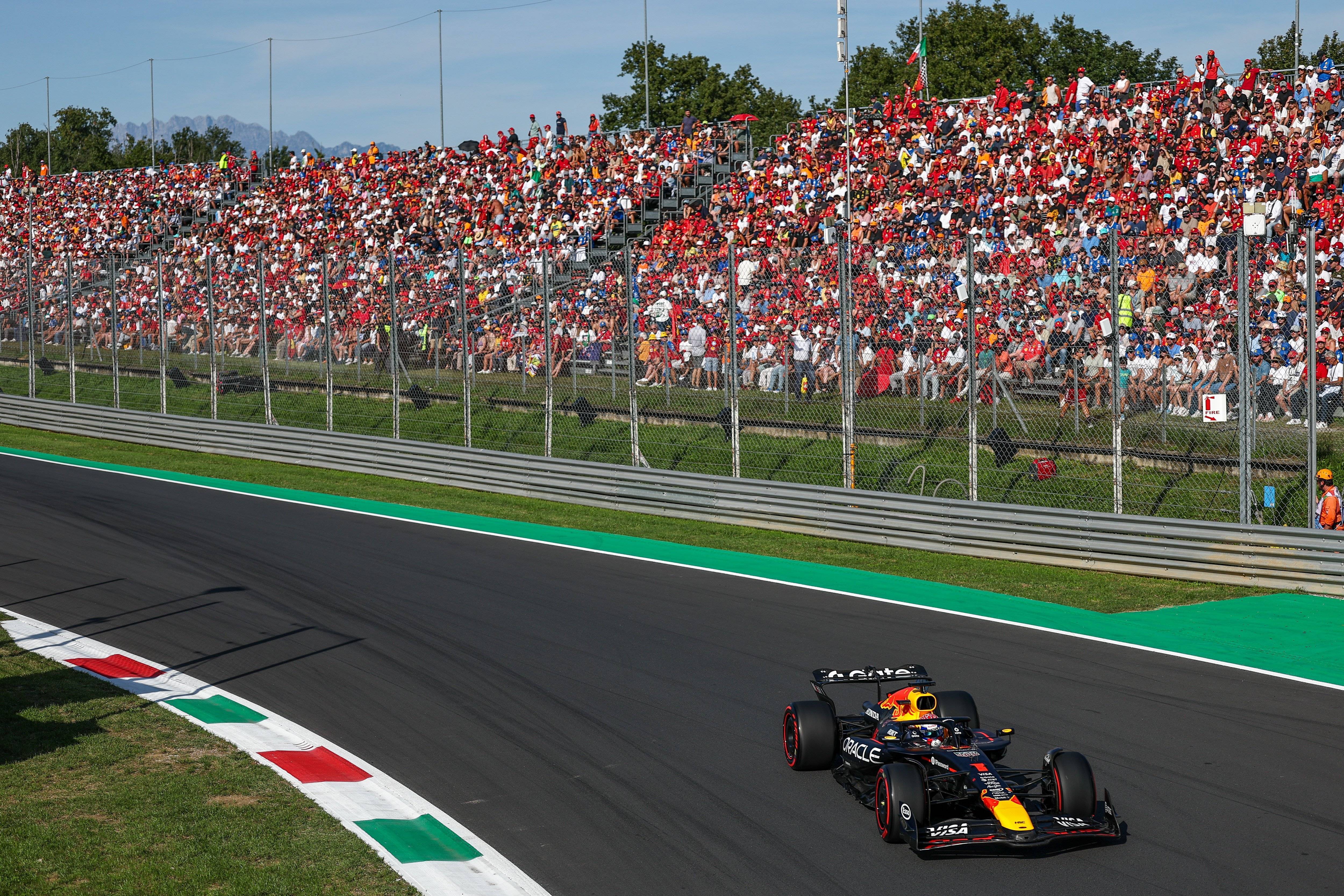 迈凯伦险胜红牛车队，诺里斯惊艳四座