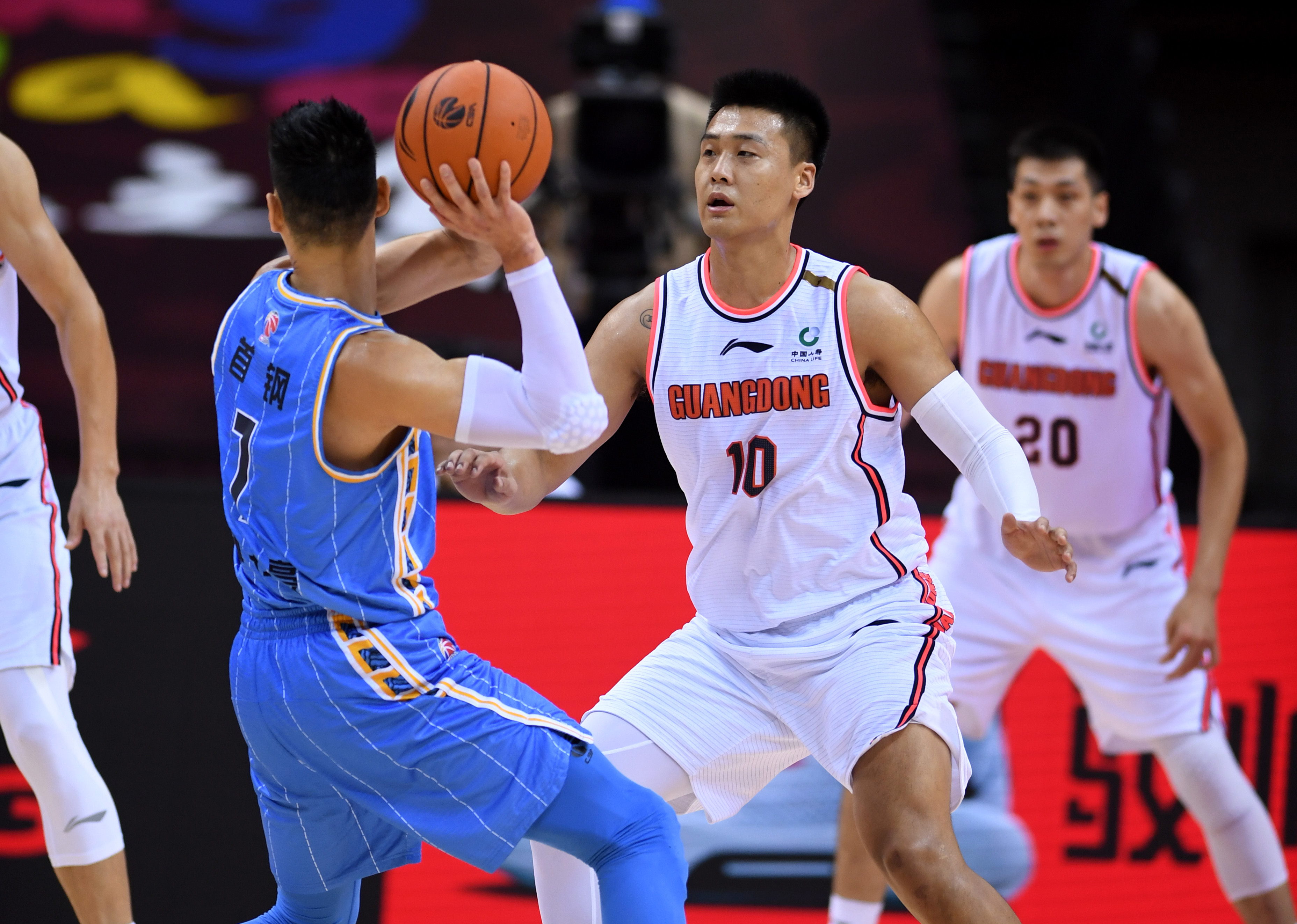 世界杯2026-浙江队完胜深圳队，库里点燃赛场