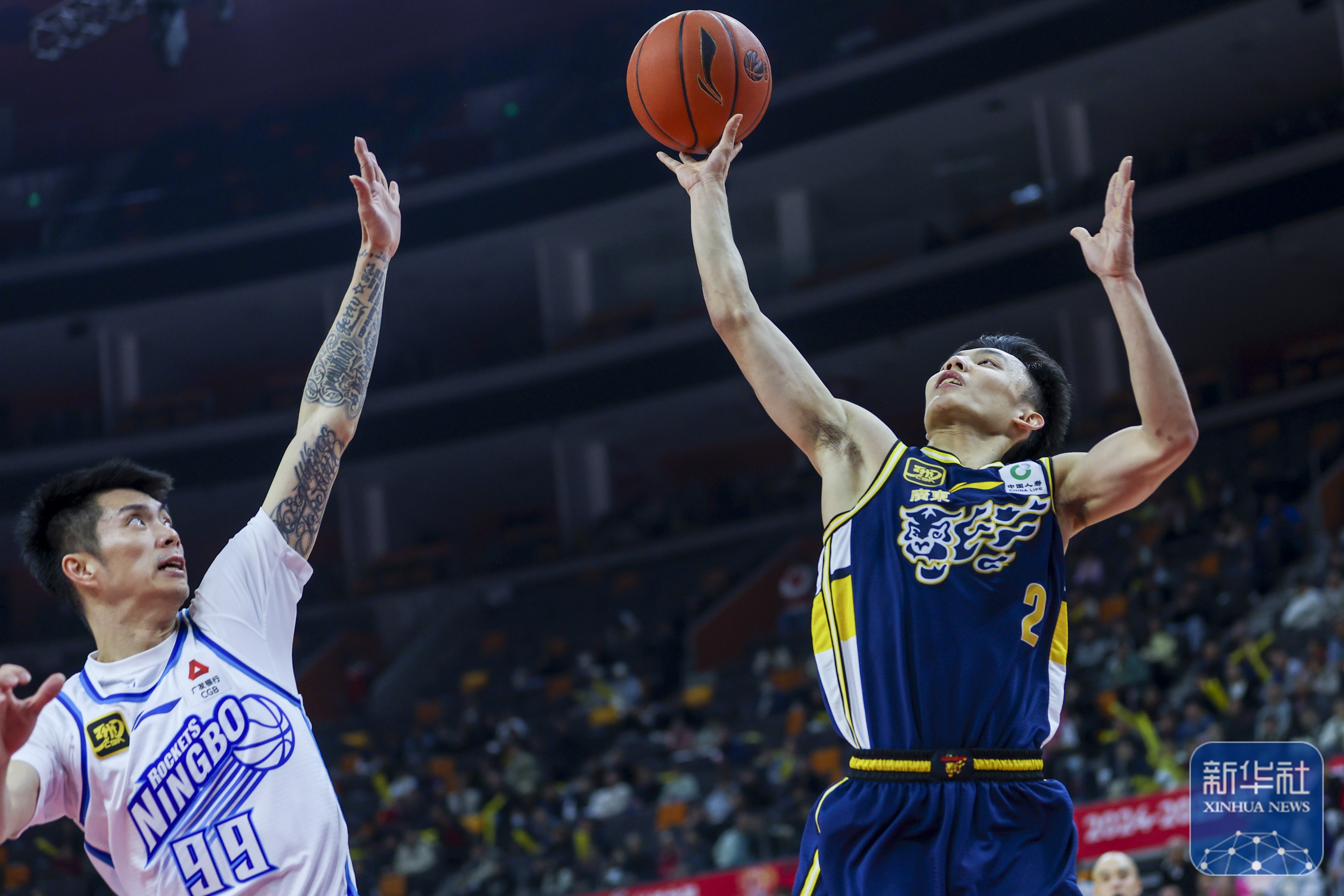 浙江队完胜深圳队，库里点燃赛场