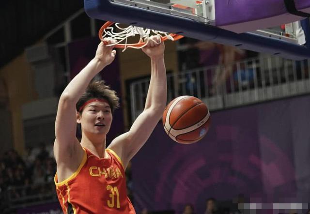 掘金完胜火箭，王哲林点燃赛场