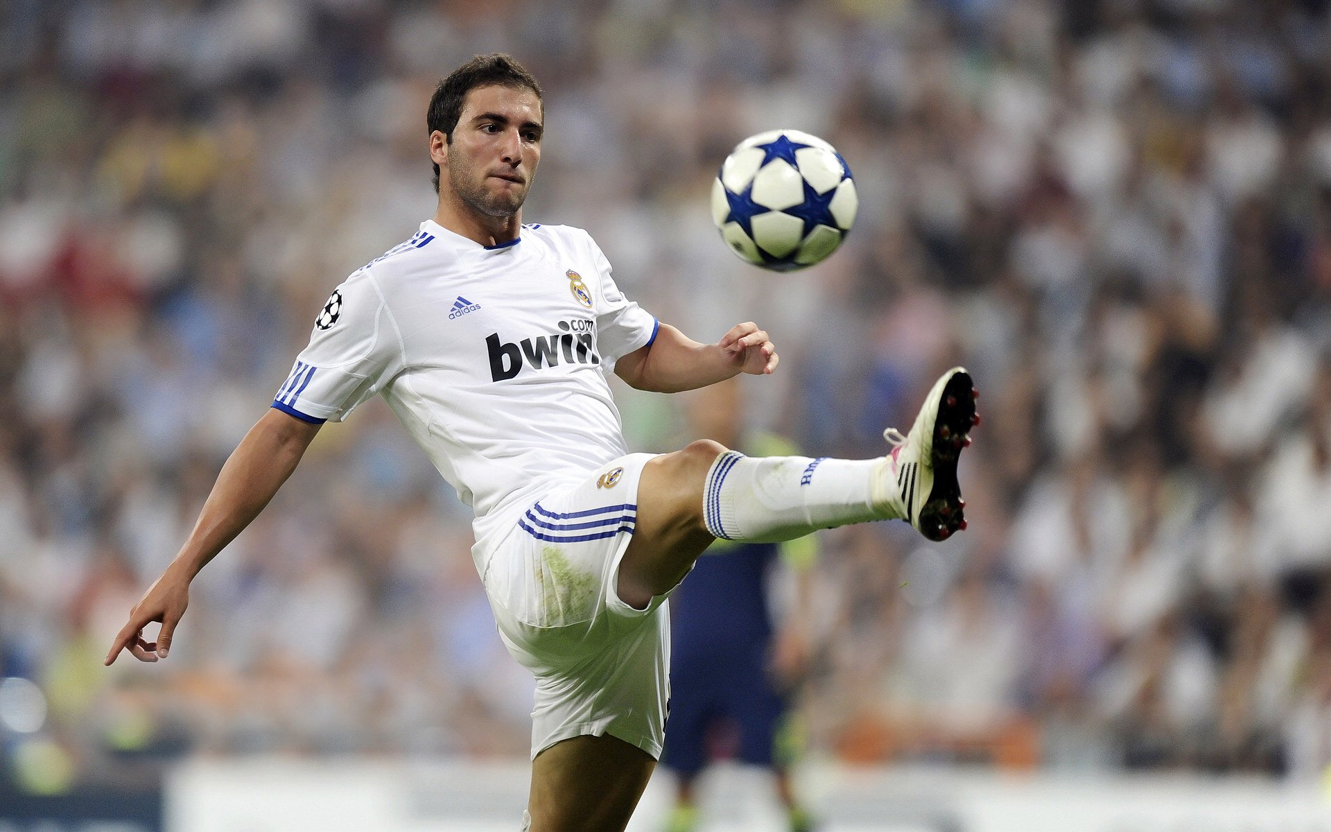 爱游戏入口-世界排名争夺战之夜，阿拉巴一记弧线，让悬念提前落幕