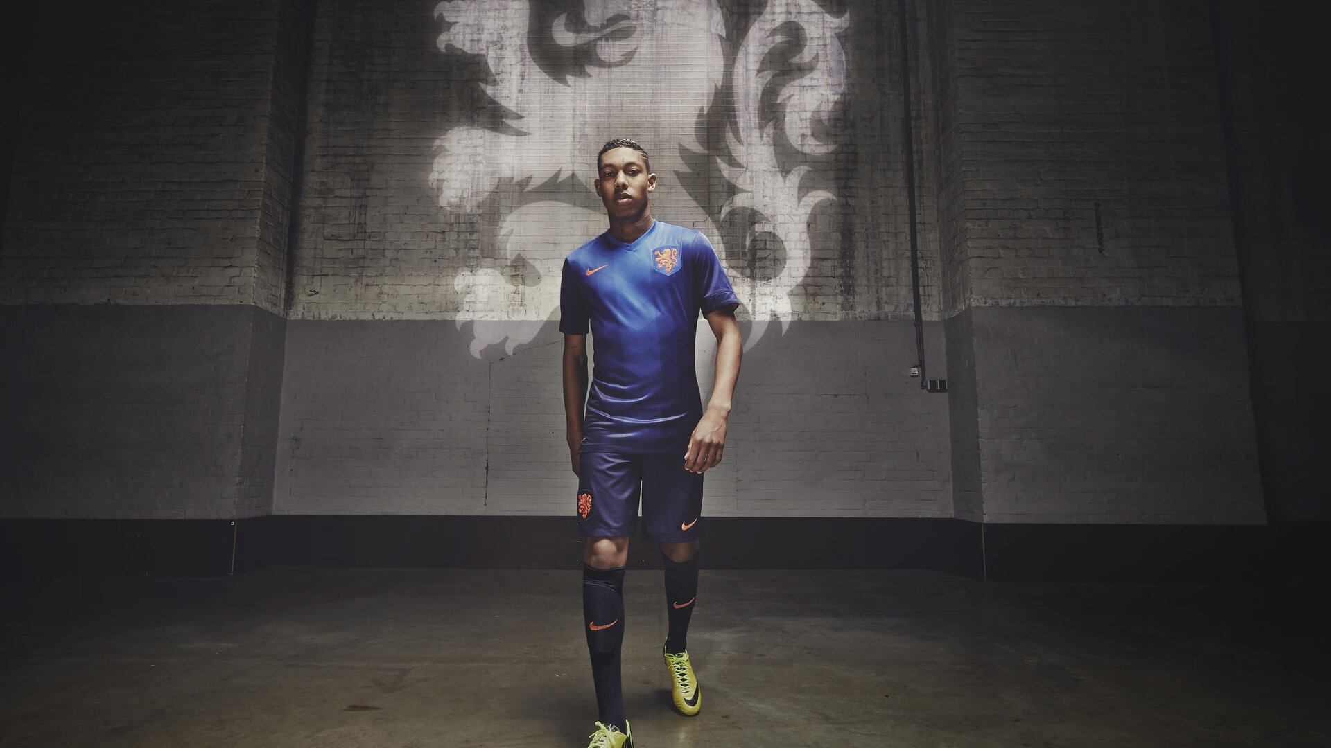 曼联踏平里昂，弗拉霍维奇在季后赛抢七接管比赛，当足球遇上篮球的终极叙事